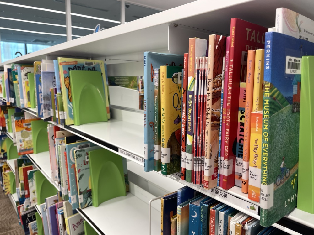 桃園市立圖書館總館 外文童書區