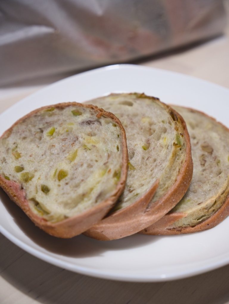 UKAI職人手作麵包 上桌