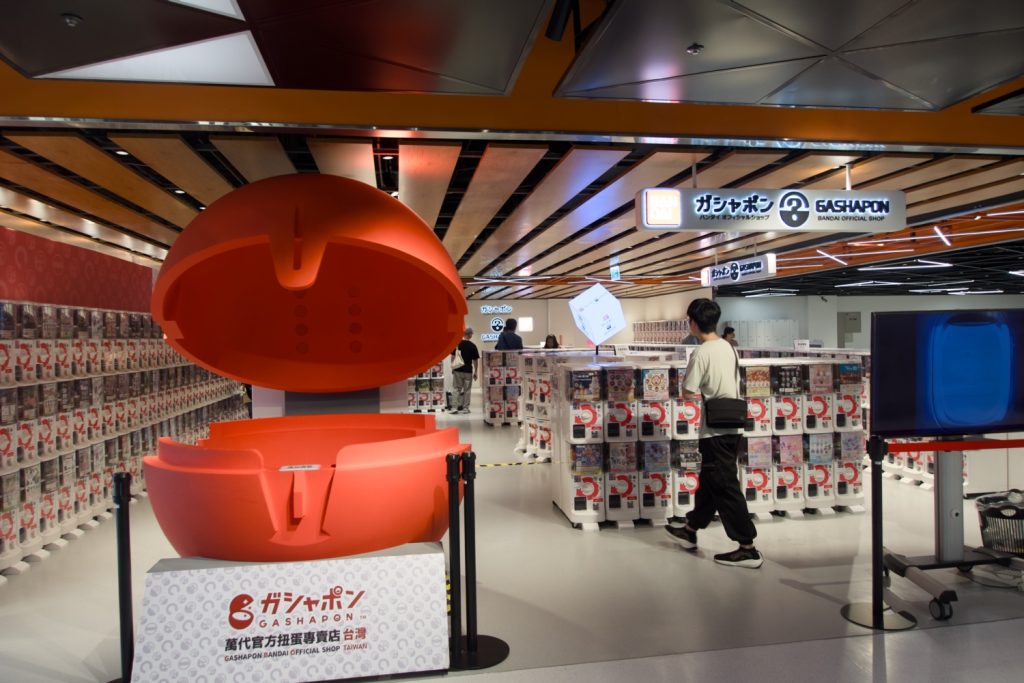 萬代官方扭蛋專賣店正面