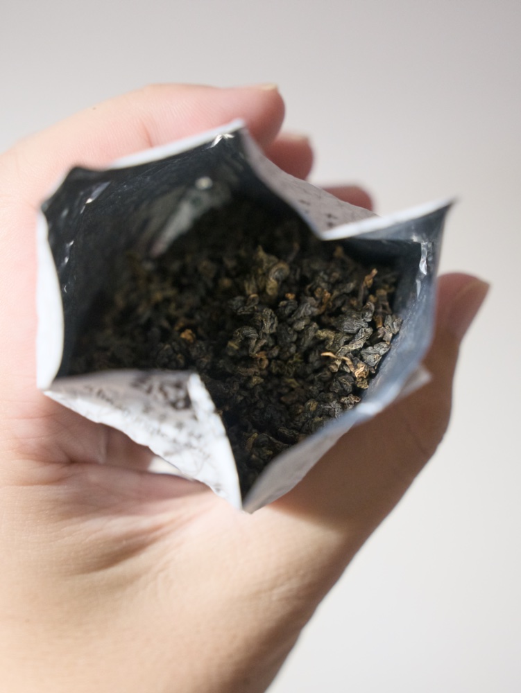 茶葉內容物是散裝，沖泡比較麻煩一些