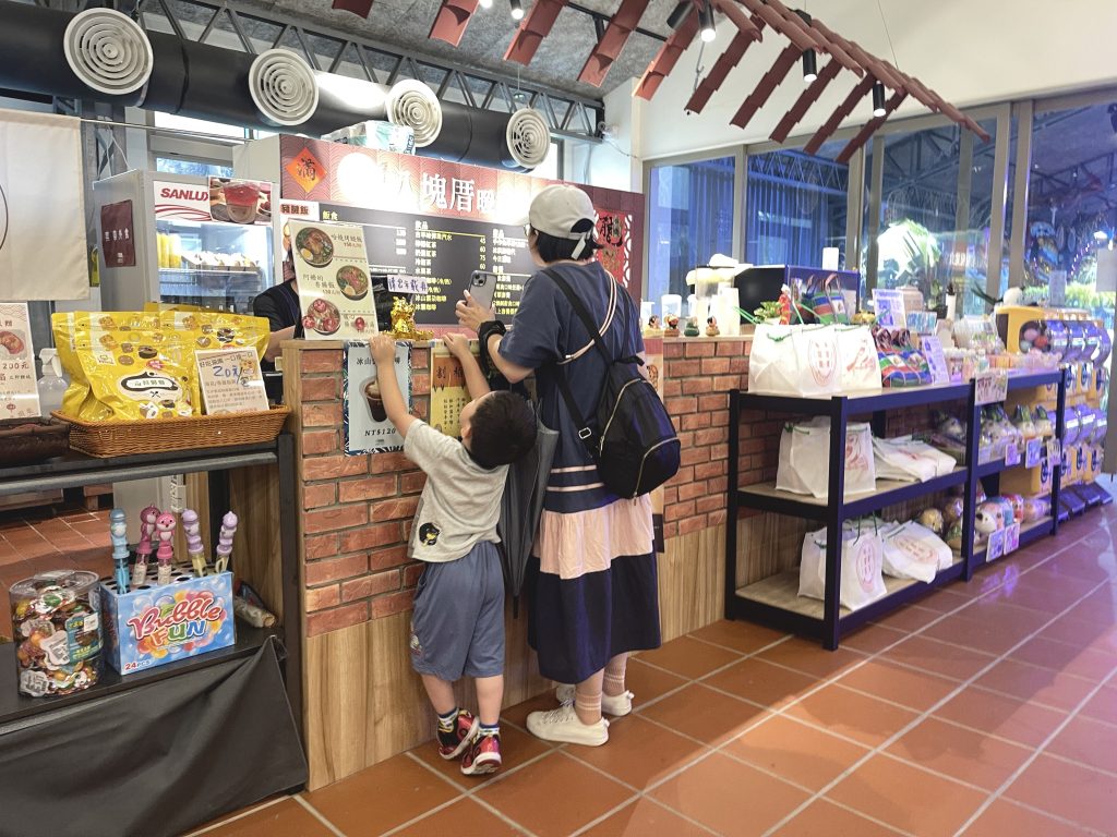 暖板凳食堂內部
