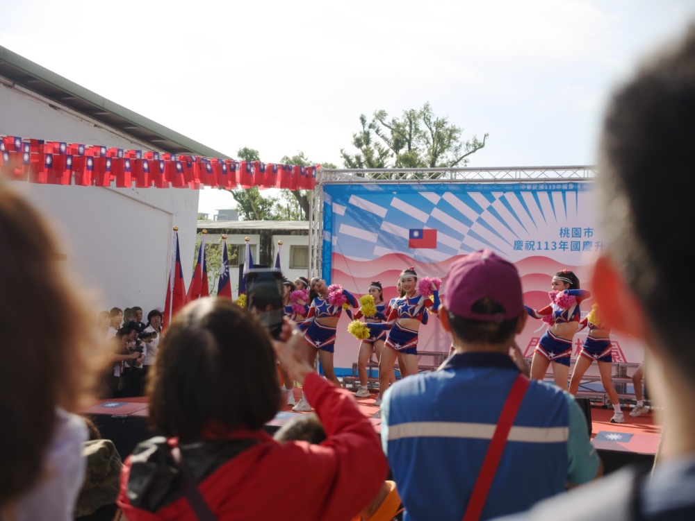 啦啦隊與儀隊的表演