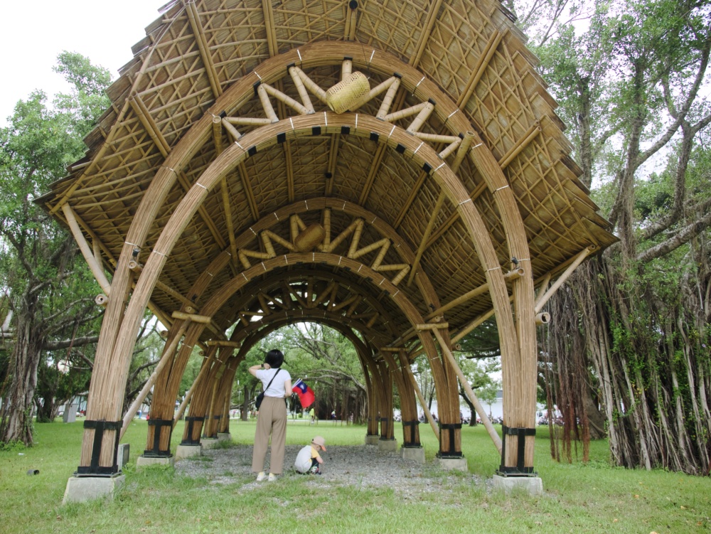 熱門拍照打卡點：中原文創園區三角公園