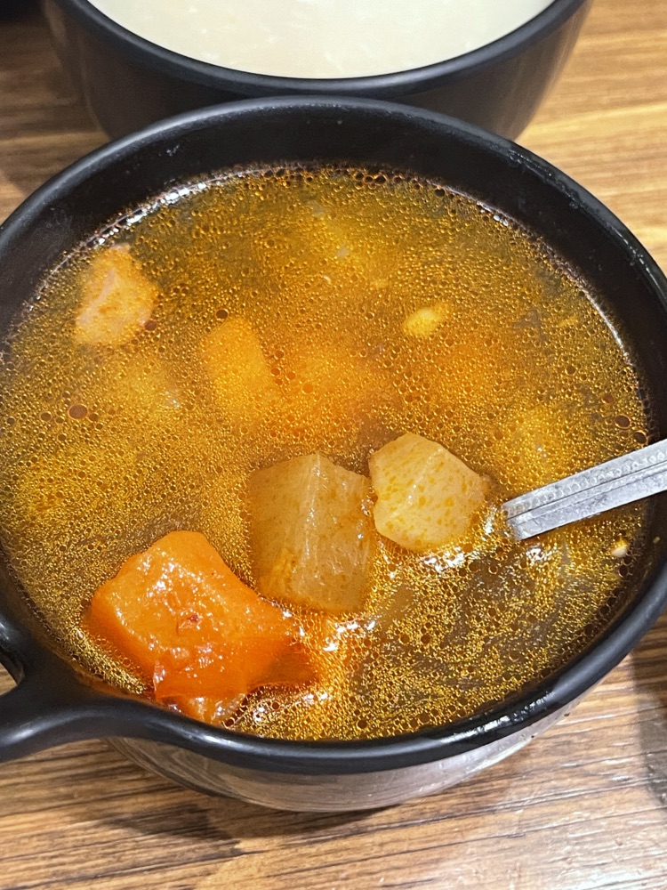 爭厚厚切桃園店 沙拉吧羅宋湯